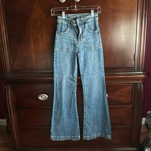 American Eagle women’s jeans